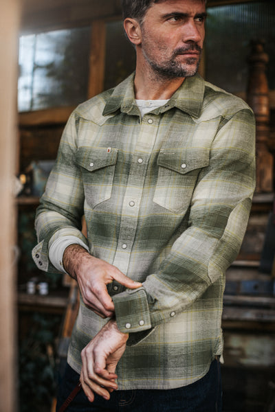 dress shirt green River Stone Western S 33 Waist knee lenght dress Size:8yrs Transform this blue dress